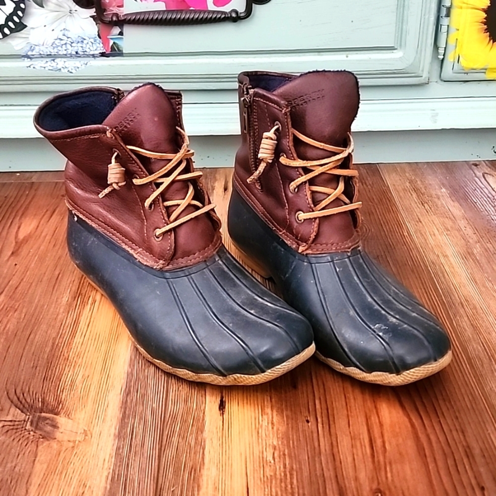 Sperry duck boots womens size 9.5